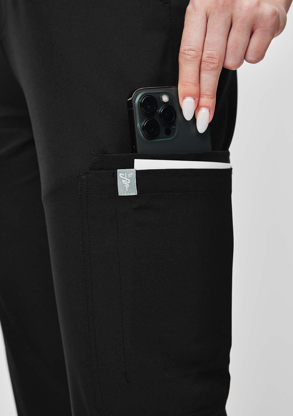 Jogger MoveTech® Scrub Pants - Women / So Black