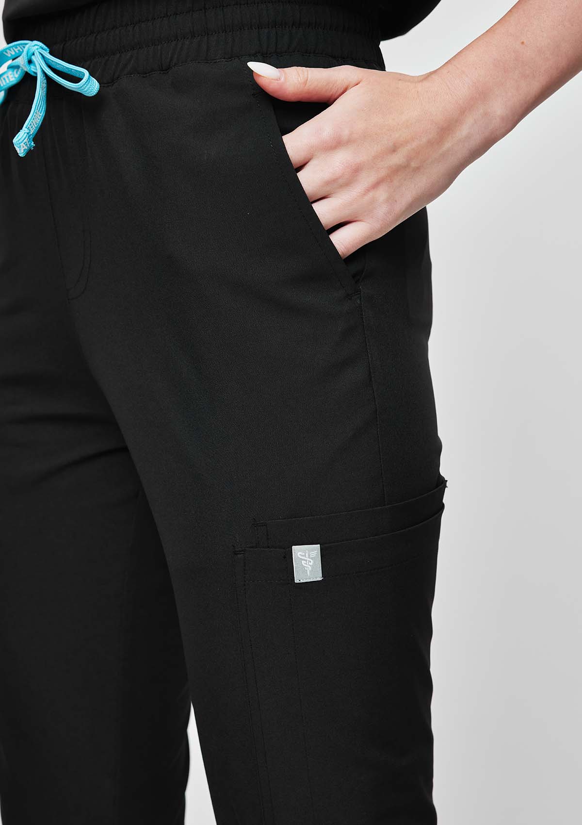 Tapered MoveTech® Scrub Pants - Women / So Black