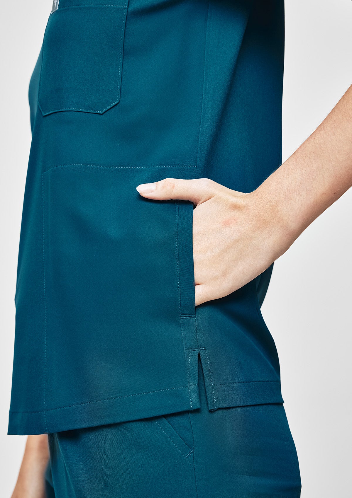 4-Pocket MoveTech® Scrub Top - Women / Pacific Tide
