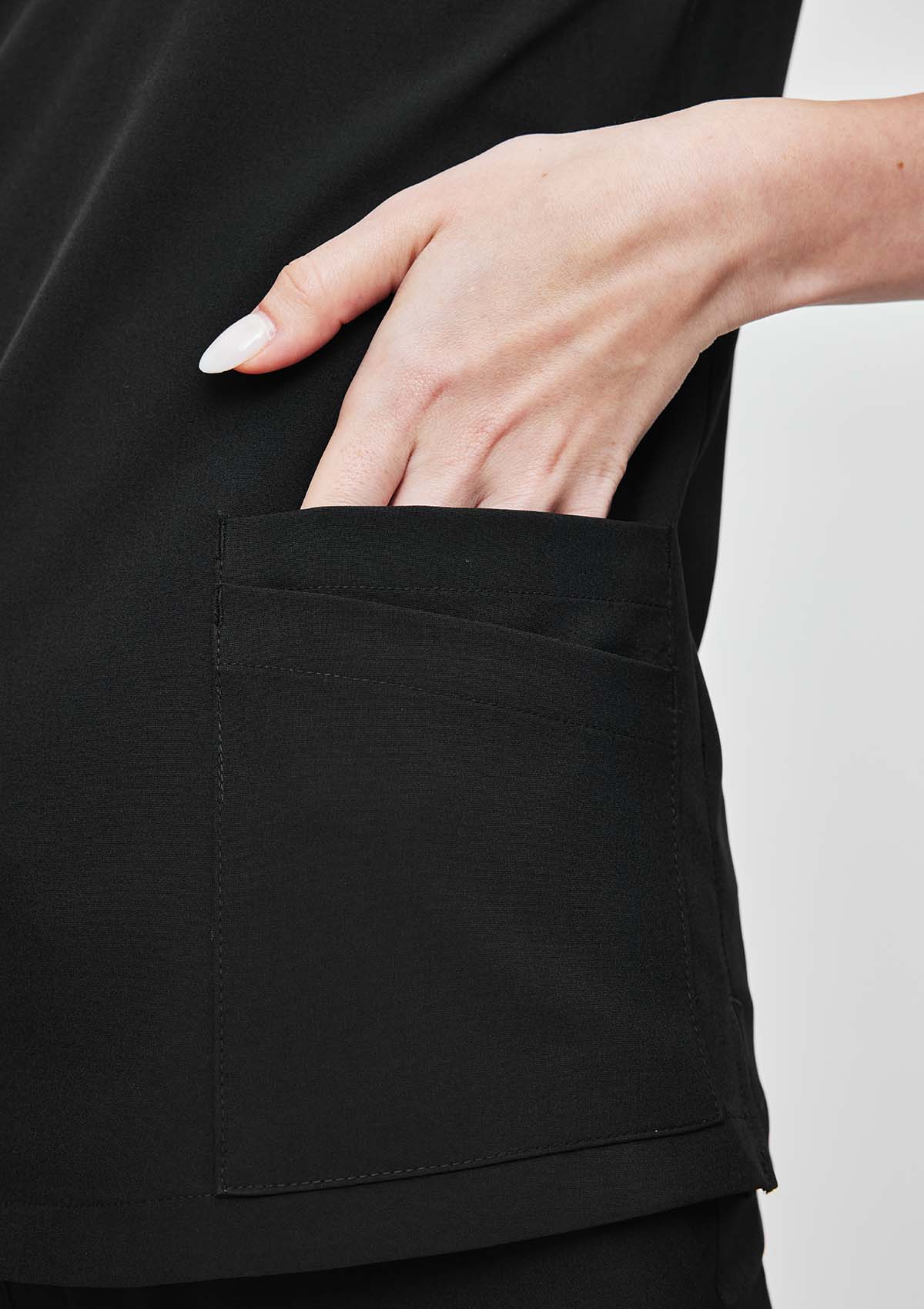 5-Pocket MoveTech® Scrub Top - Women / So Black