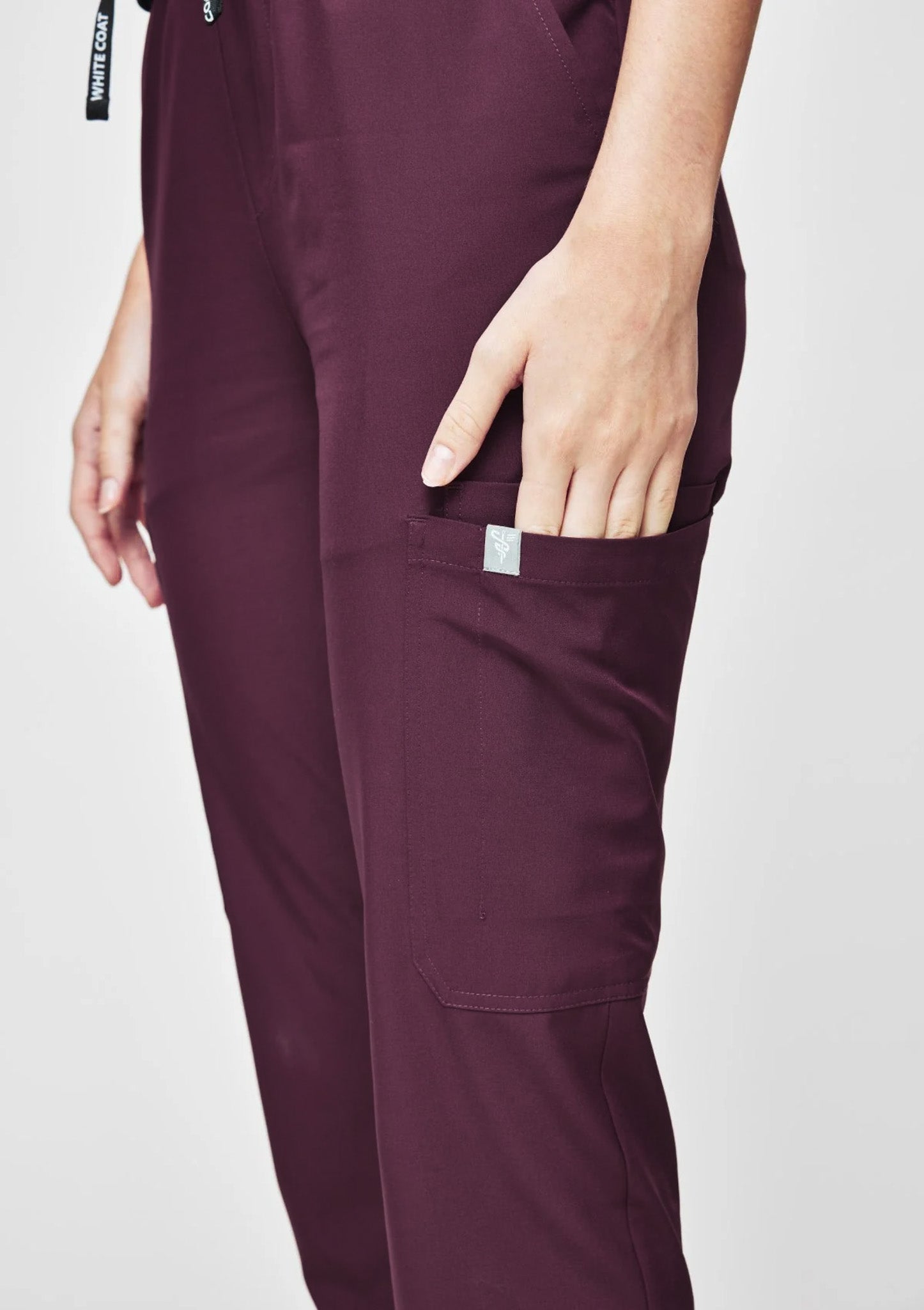 Jogger MoveTech® Scrub Pants - Women / Merlot