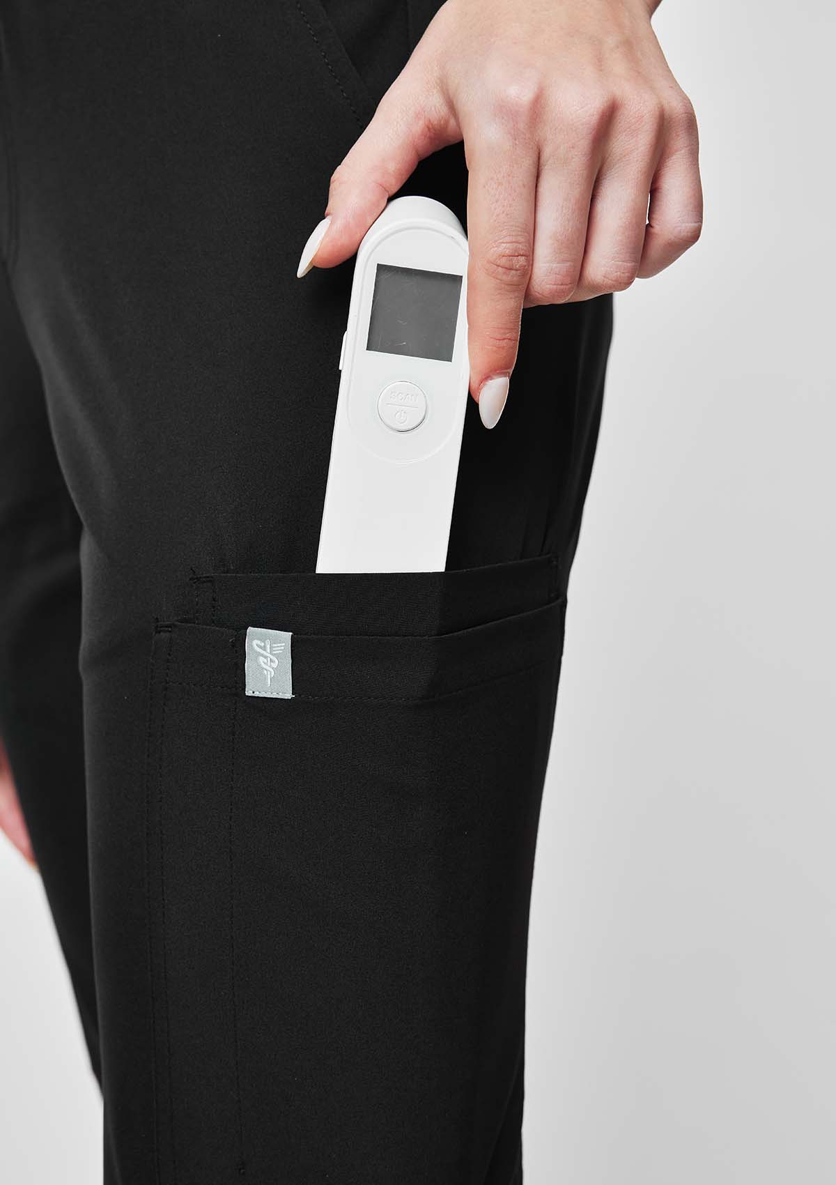 Tapered MoveTech® Scrub Pants - Women / So Black