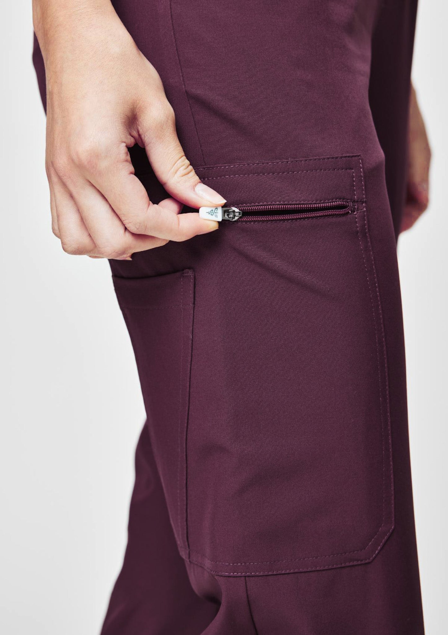 Jogger MoveTech® Scrub Pants - Women / Merlot